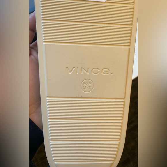 Vince 11M/13W Flip-Flops - Picture 3 of 3